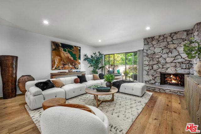 12243 Kling Street photo 7