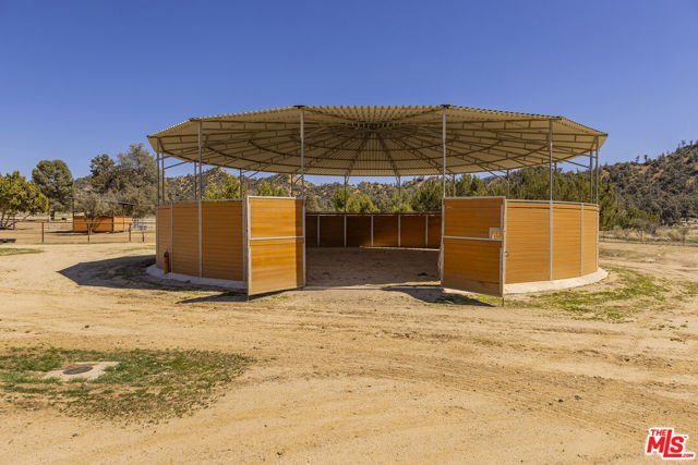 29433 Highway 33 Highway, Maricopa CA: https://media.crmls.org/mediaz/ea6415ec-704a-4554-b4f5-dc0337cfb870.jpg