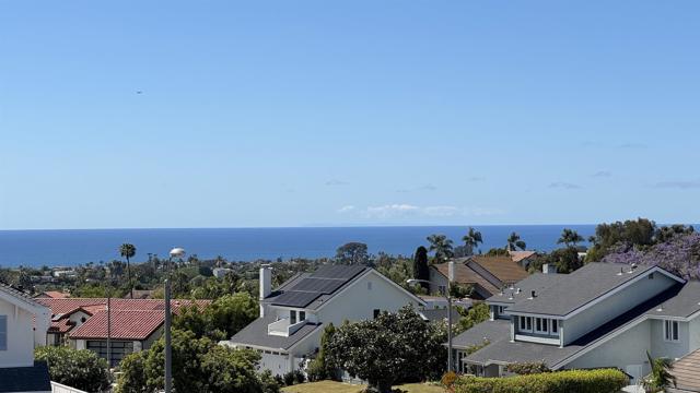 1216 Molara Ln, Encinitas CA: https://media.crmls.org/mediaz/ea64368d-6a56-470c-9092-e2ead9cadad1.jpg