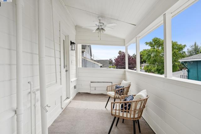 2120 Encinal Ave, Alameda CA: https://media.crmls.org/mediaz/ea6487b3-338b-43c6-8faa-71a847f29847.jpg