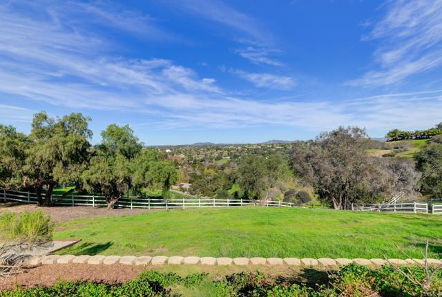 Detail Gallery Image 21 of 31 For 2449 Trails End, Fallbrook,  CA 92028 - 4 Beds | 3 Baths