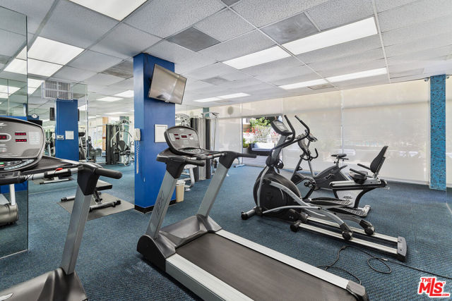 10450 Wilshire Boulevard, Los Angeles CA: https://media.crmls.org/mediaz/ea66a048-c5d5-42c3-b165-bc337f5d679e.jpg