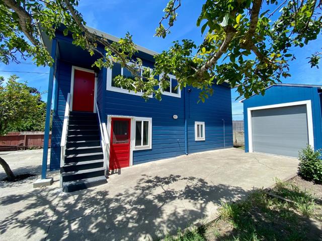 1076 Grand Avenue, South San Francisco CA: https://media.crmls.org/mediaz/ea670096-30fd-4c6f-8fee-a166a69b2f62.jpg