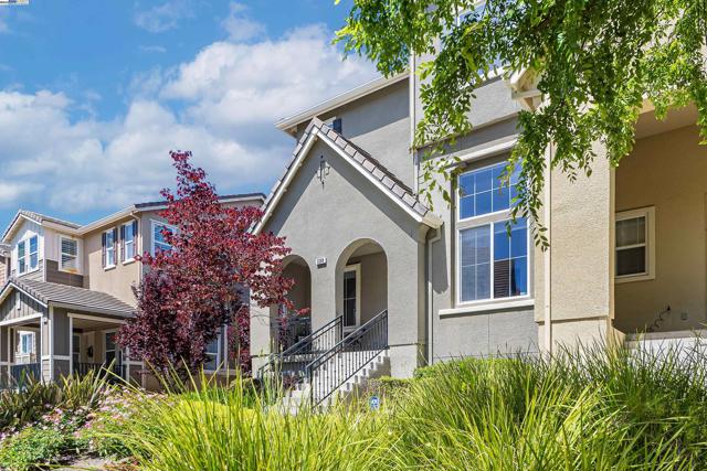 6268 Byron Ln, San Ramon CA: https://media.crmls.org/mediaz/ea682e18-397b-49cd-b31b-8a48c82072db.jpg
