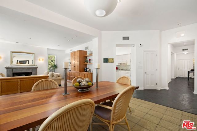 603 Ocean Avenue, Santa Monica CA: https://media.crmls.org/mediaz/ea687862-f652-4e6a-8c36-837b50b23358.jpg
