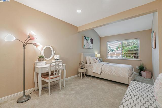 34915 Skylark Dr, Union City CA: https://media.crmls.org/mediaz/ea689eec-6c97-4f32-a488-cf8de1b1f302.jpg