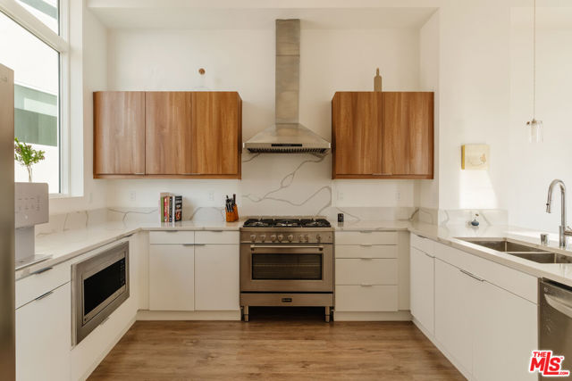 1124 W Panorama Way, Los Angeles CA: https://media.crmls.org/mediaz/ea68e369-76ab-45f1-976e-68c837be46f0.jpg