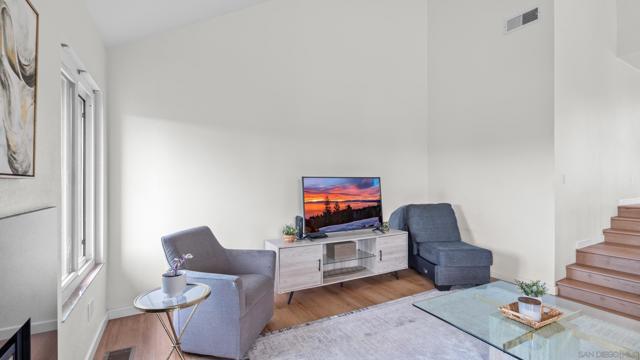 4621 Villas Court, Bonita CA: https://media.crmls.org/mediaz/ea691def-be3f-4e92-be7d-5cde19ba1363.jpg