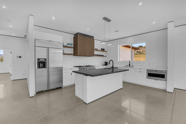 41265 Lakeshore Boulevard, Aguanga CA: https://media.crmls.org/mediaz/ea697e3b-cafa-4520-a24d-a6e66bb0e744.jpg