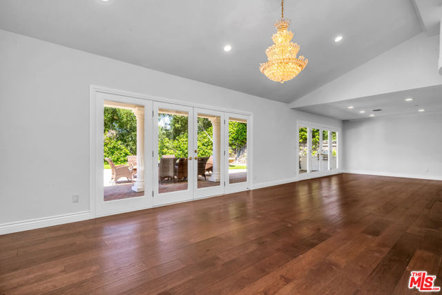 4311 Coquette Place, Tarzana CA: https://media.crmls.org/mediaz/ea699a9b-c136-4735-9e13-0d4128fd4e88.jpg