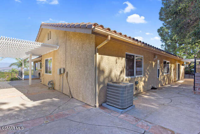 377 Mesa Ave Thousand Oaks CA-small-036-