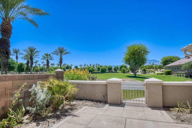 44010 Royal Troon Drive Drive, Indio CA: https://media.crmls.org/mediaz/ea6ad15b-b85a-441b-a313-8dbed77ede13.jpg