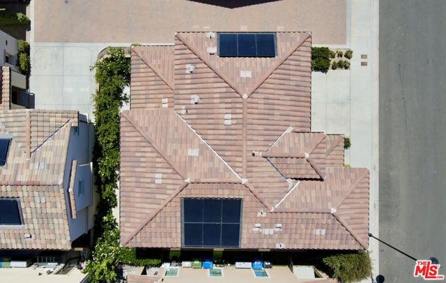 20659 W Beech Circle, Porter Ranch CA: https://media.crmls.org/mediaz/ea6bc928-75df-44d0-b7cd-e0ead47c6d3f.jpg