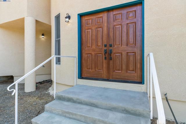 59480 Mines Rd, Livermore CA: https://media.crmls.org/mediaz/ea6caf90-90d1-4353-8a9a-0470743253d5.jpg