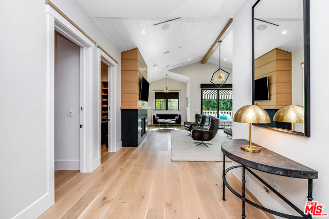 4365 Kraft Avenue, Studio City CA: https://media.crmls.org/mediaz/ea6cbb1e-e921-44f2-be39-aab009bca0aa.jpg