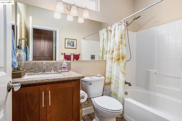 299 Marks Rd, Rio Vista CA: https://media.crmls.org/mediaz/ea6d0042-37fa-42ea-bd5f-e85c04c563c0.jpg