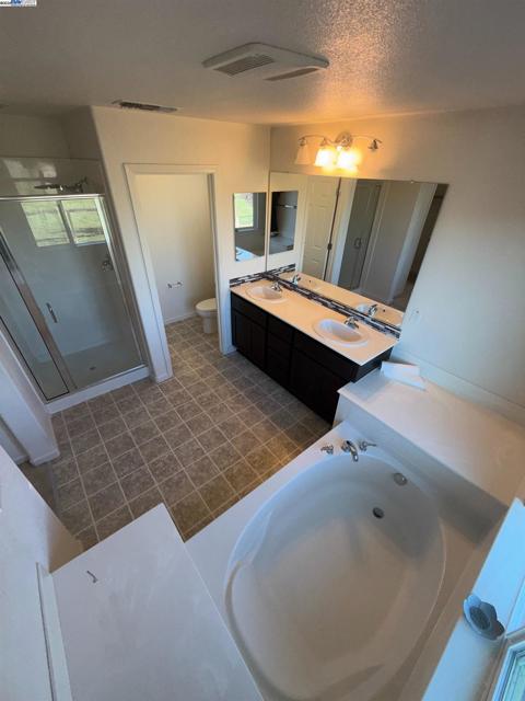 2746 Gracie Pl, Fairfield CA: https://media.crmls.org/mediaz/ea6d1b12-2b27-4fd4-bcdf-38ed34a8f343.jpg
