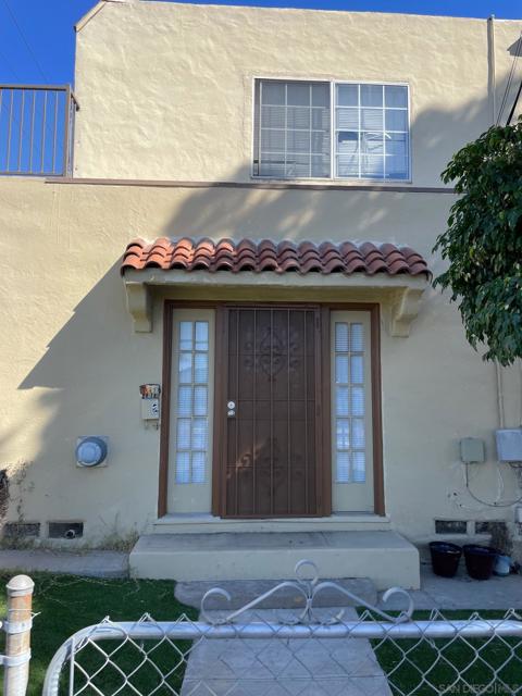 406 E Plaza Blvd, National City CA: https://media.crmls.org/mediaz/ea6e478f-9d4c-49fa-b131-a0a886f47cdc.jpg