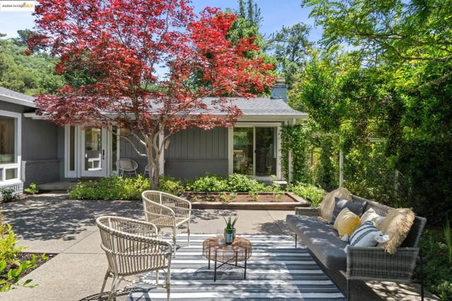 184 Lombardy Ln, Orinda CA: https://media.crmls.org/mediaz/ea6eca88-526f-41b5-bf9e-6fdb1777b8dc.jpg