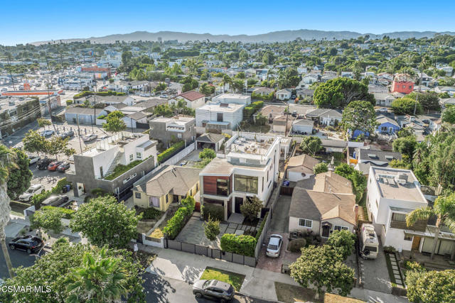 829 Flower Avenue, Venice CA: https://media.crmls.org/mediaz/ea6ed1ba-2360-4fd0-86ac-bbc01fa49d17.jpg