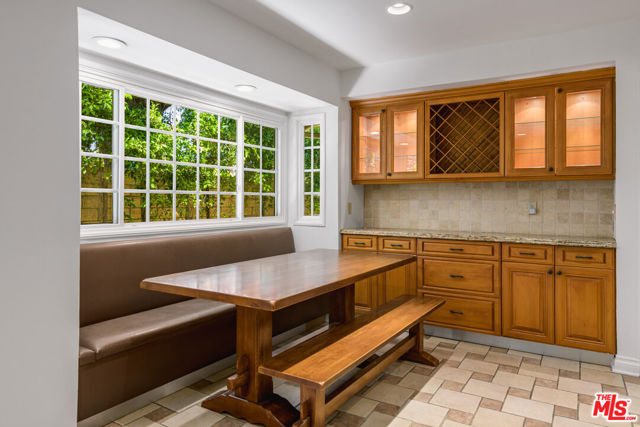 8760 White Oak Avenue, Sherwood Forest CA: https://media.crmls.org/mediaz/ea6efe8c-17d2-4f25-a3be-560c2f35ecac.jpg