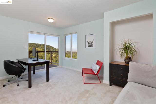 10353 Royal Oak Rd, Oakland CA: https://media.crmls.org/mediaz/ea6f0e20-94bd-4e93-8777-ce2effa259d0.jpg