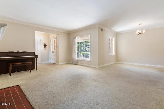 Detail Gallery Image 7 of 30 For 17835 Tarzana St, Encino,  CA 91316 - 4 Beds | 3 Baths