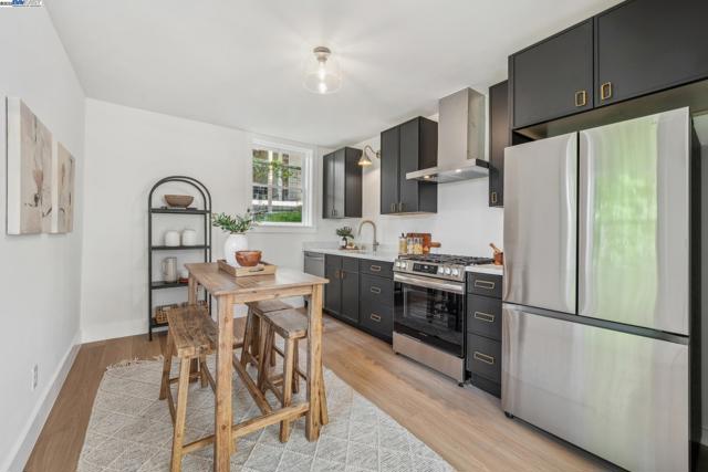 1129 WELLINGTON STREET, Oakland CA: https://media.crmls.org/mediaz/ea6f1a3b-1f1a-4070-9545-ab659d1d8186.jpg