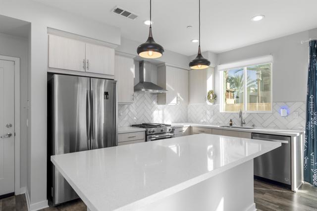 Detail Gallery Image 5 of 20 For 2004 Quartet Loop Unit 1, Chula Vista,  CA 91915 - 4 Beds | 2/1 Baths