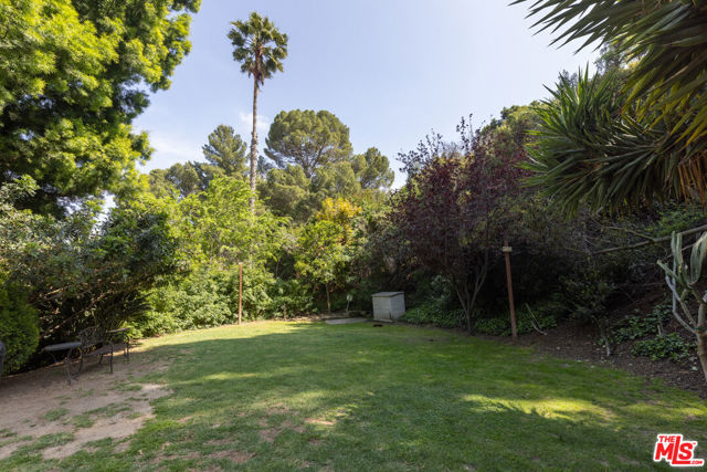 6708 Hillpark Drive, Los Angeles CA: https://media.crmls.org/mediaz/ea6f9109-03f9-4c7f-9da1-60166c2ae4c3.jpg