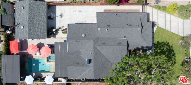 521 S Parish Place, Burbank CA: https://media.crmls.org/mediaz/ea7000b1-b0c1-48eb-bf3d-2a938011f7ec.jpg