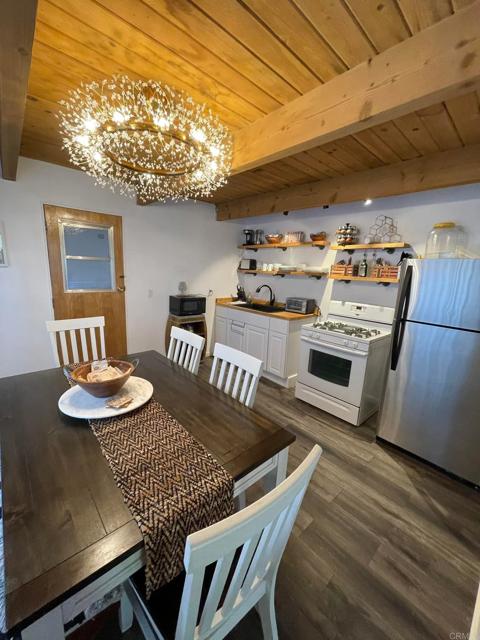 138 Leonard Lane, Sugarloaf CA: https://media.crmls.org/mediaz/ea711eb9-fda7-4e71-9d4c-190cd23715c2.jpg