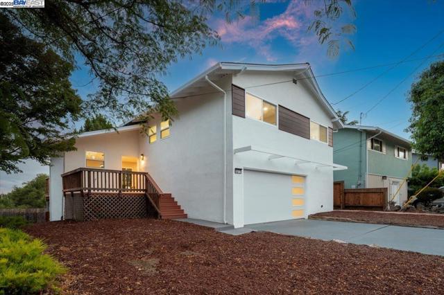 5277 Winifred Dr, Castro Valley CA: https://media.crmls.org/mediaz/ea720ecb-fbef-4611-952a-1372939239b5.jpg