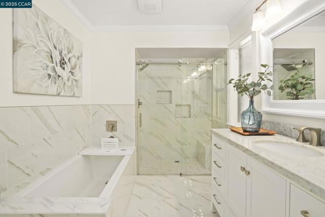 24 Ray Ct, Alamo CA: https://media.crmls.org/mediaz/ea7227bc-7168-4278-83ea-e47edee73219.jpg