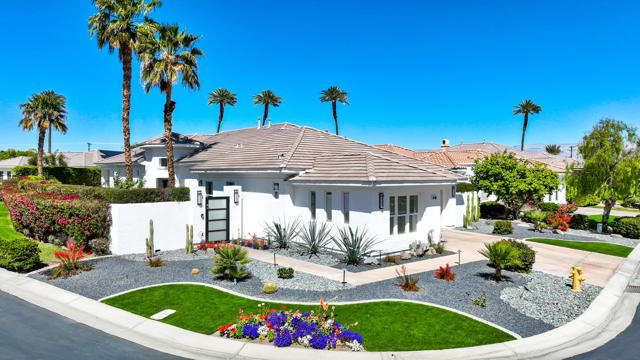 80360 Via Valerosa, La Quinta CA: https://media.crmls.org/mediaz/ea72cbc2-abea-4130-8cd7-e7c1347b8e9f.jpg