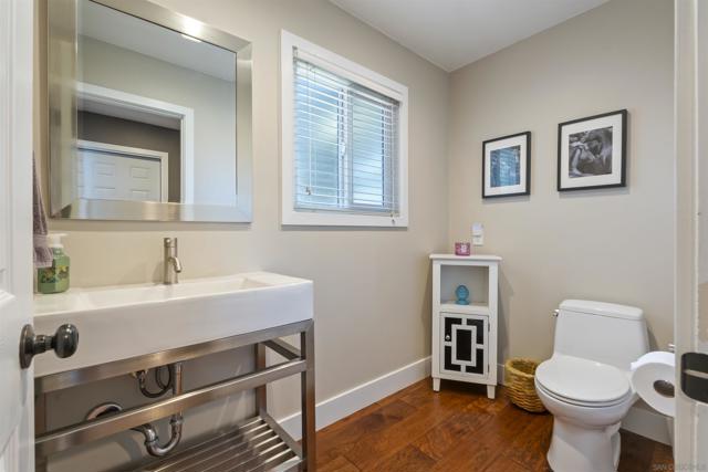 17924 Saint Andrews Dr, Poway CA: https://media.crmls.org/mediaz/ea748c32-30fe-4d74-be53-d385010b8a00.jpg