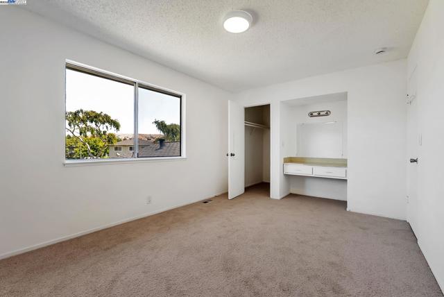 2274 Peacock Pl, Union City CA: https://media.crmls.org/mediaz/ea74c668-f9eb-4211-ae9f-1ea2943cc788.jpg