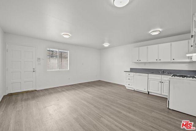 14333 Haynes Street, Van Nuys CA: https://media.crmls.org/mediaz/ea75c989-8fa7-4b81-acee-85477413085c.jpg