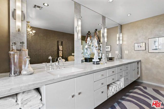 4 Trinity Court, Rancho Mirage CA: https://media.crmls.org/mediaz/ea7606df-b08e-4c14-a57c-803eeb25ef69.jpg