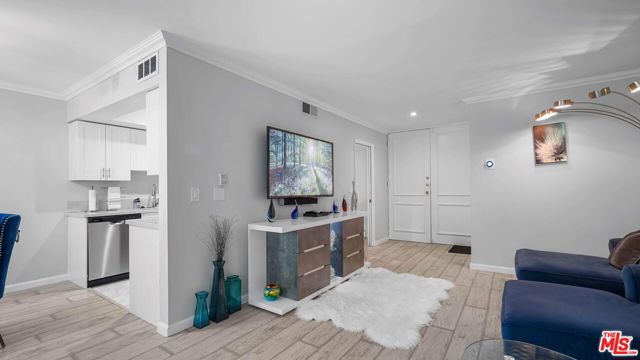 5870 Green Valley Circle, Culver City CA: https://media.crmls.org/mediaz/ea763446-28aa-4b21-8d1e-e063cd3a6327.jpg