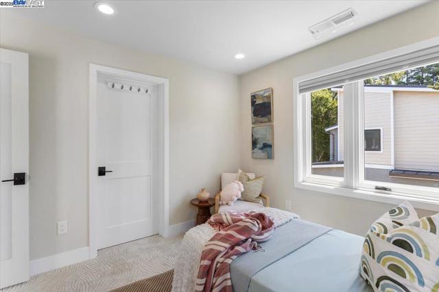 1002 Middle Ave, Menlo Park CA: https://media.crmls.org/mediaz/ea76b9da-e73b-4497-ba2e-96ad53a302ac.jpg