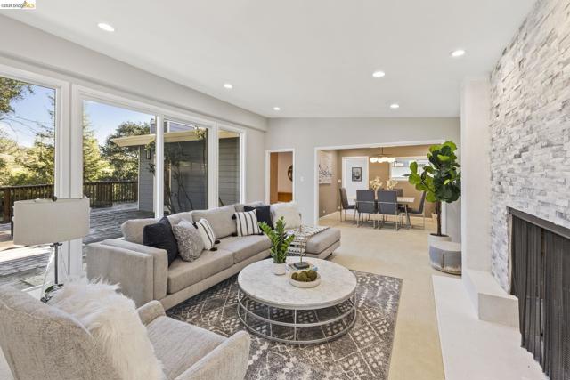 Image 7 of 30 For 64 Valencia Rd