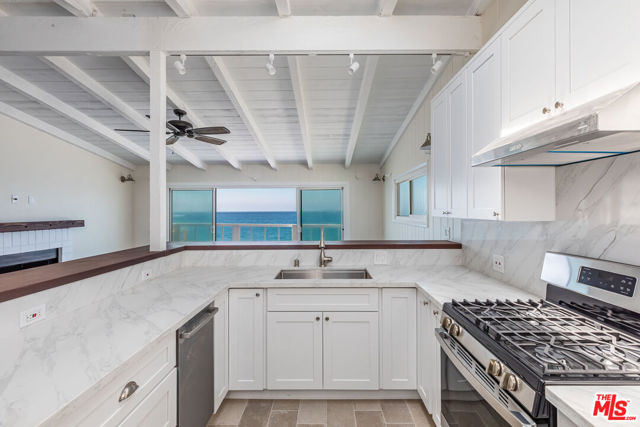 25408 Malibu Road, Malibu CA: https://media.crmls.org/mediaz/ea77291e-791e-444c-8d94-bb56a1bfab19.jpg