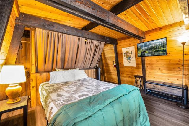 39656 Forest Road, Big Bear CA: https://media.crmls.org/mediaz/ea7858d3-c03a-4a54-80e2-256dfea604c7.jpg