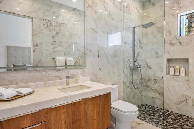1 Bravo Court, Rancho Mirage CA: https://media.crmls.org/mediaz/ea789941-5959-483d-ab27-19ac989aa520.jpg
