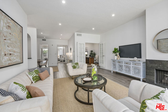 350 S Spalding Drive, Beverly Hills CA: https://media.crmls.org/mediaz/ea78d5f8-fb1b-4b03-b878-e07aba8fcabd.jpg