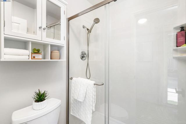 1001 Crellin Rd, Pleasanton CA: https://media.crmls.org/mediaz/ea78e737-8508-480b-9613-d43fe9acb74f.jpg