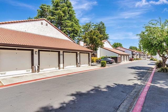775 Williamsburg Way, Gilroy CA: https://media.crmls.org/mediaz/ea78edce-5ccf-464d-a697-c5d5a1fa220e.jpg