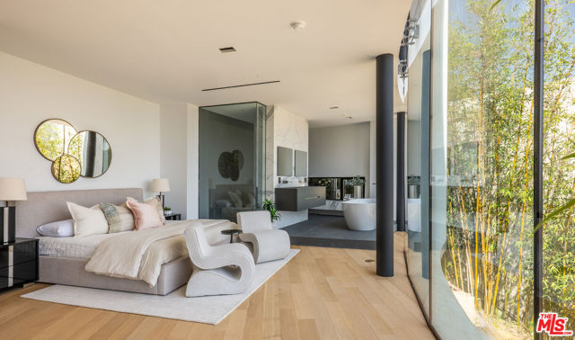 9277 Thrush Way, Los Angeles CA: https://media.crmls.org/mediaz/ea790c0e-0534-4cac-9851-9bb0b41f9c47.jpg