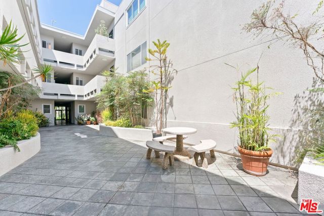 446 San Vicente Boulevard, 106 photo 28